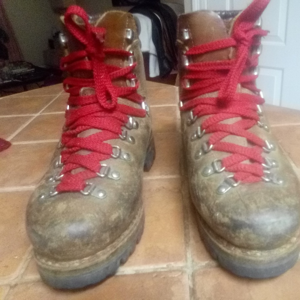 Vintage Men's/ Womens Hiking Boots